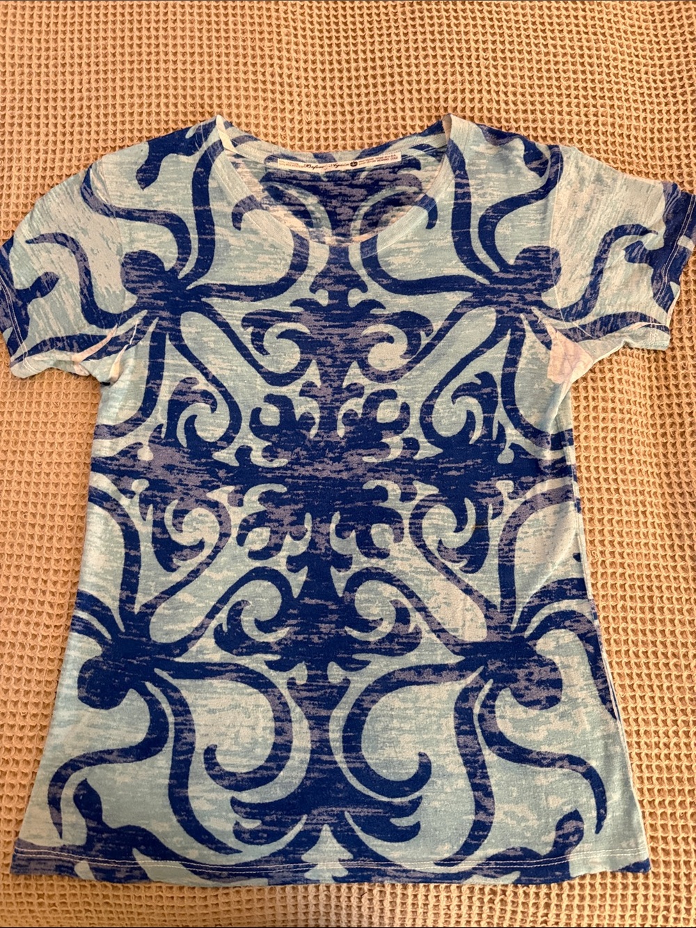 Women’s Blue Patterned Short-Sleeve Tee